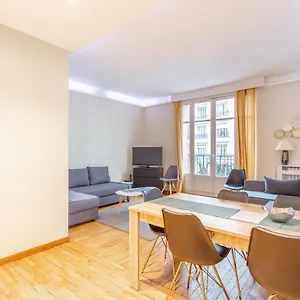 Apartment Place Du Trocadero, Paris